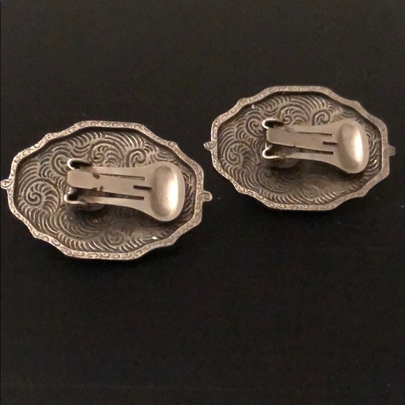 VINTAGE MABE PEARL W/ANTIQUE SILVER TONE CLIPONS - Picture 3 of 8